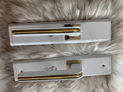 WHITE & GOLD STEEL HANDLE