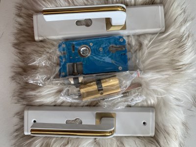 WHITE & GOLD STEEL HANDLE