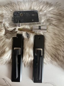 BLACK SHORT METAL PLATE HANDLE