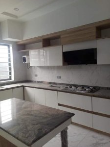 WOOD AND WHITE ELEGANCE KITCHEN